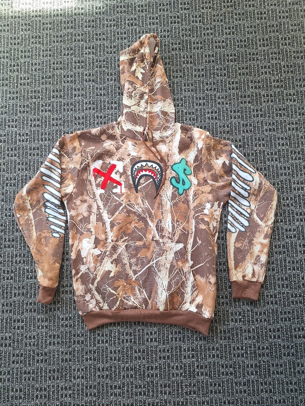Nwot The Young & Wild Tree Camo Shark Mouth Graphic Hoodie - Medium